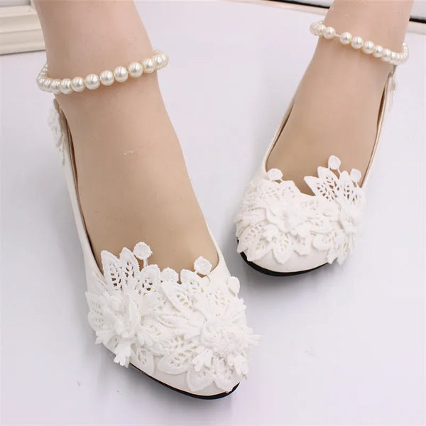 Made in China White Large Size Ladies Wedding Shoes Lace Bead Low Heel